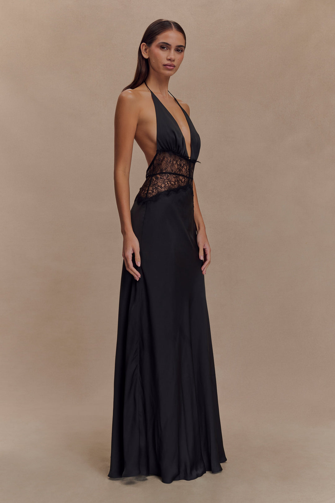 Noirea – Elegante Maxi Vestido de Encaje con Escote en V