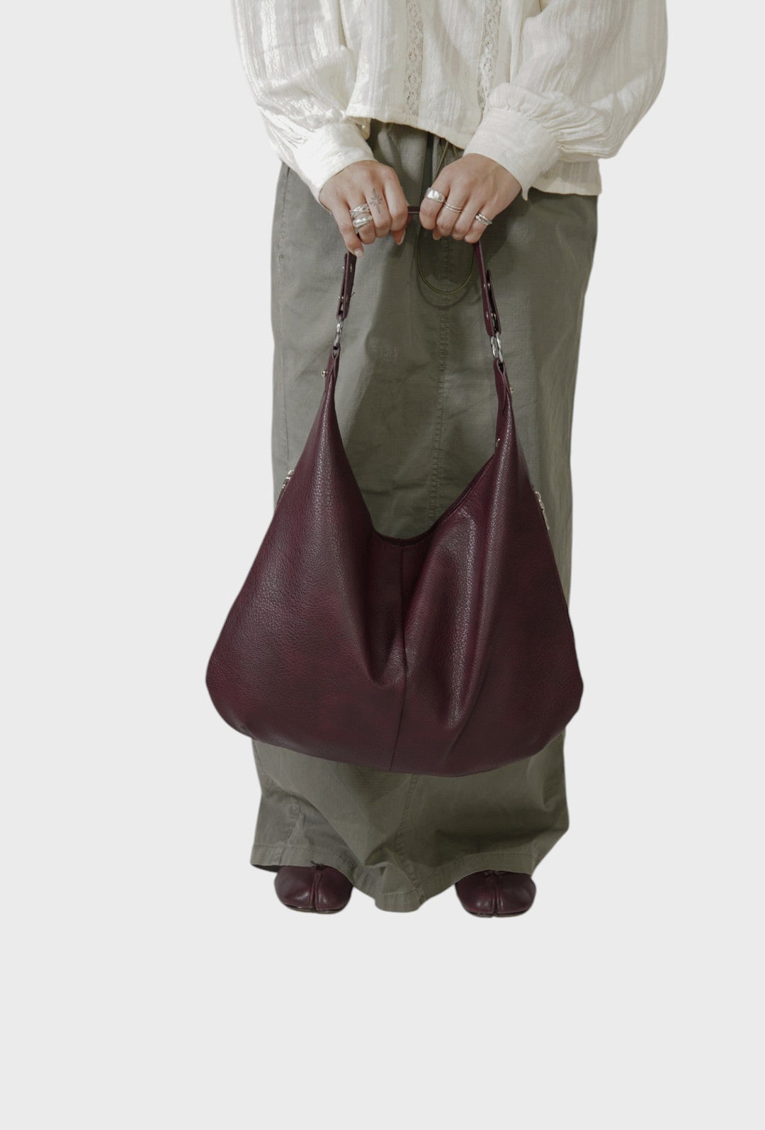 Rafaela – Elegante y Amplio Bolso Cruzado para Portátiles