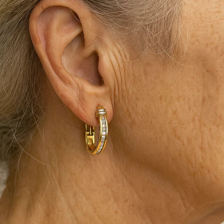 Pendientes Clásicos de Oro con Diamantes