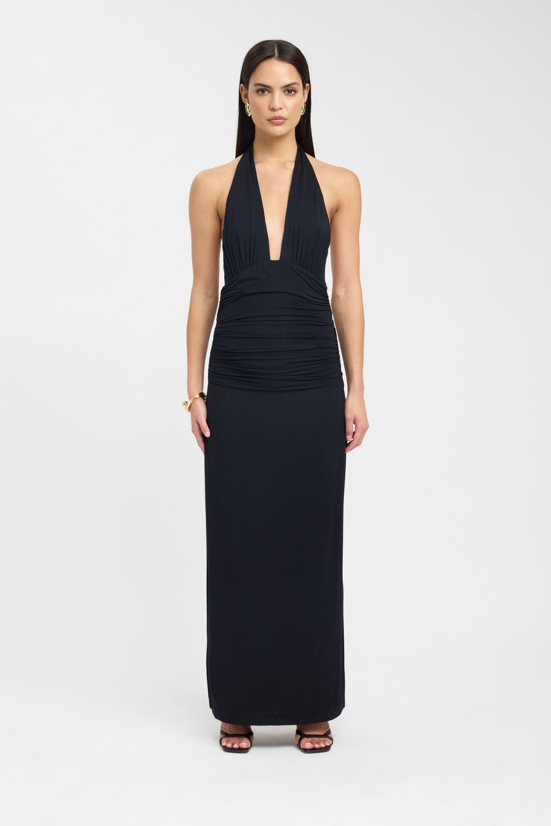 Lara – Elegante vestido maxi con profundo escote en V