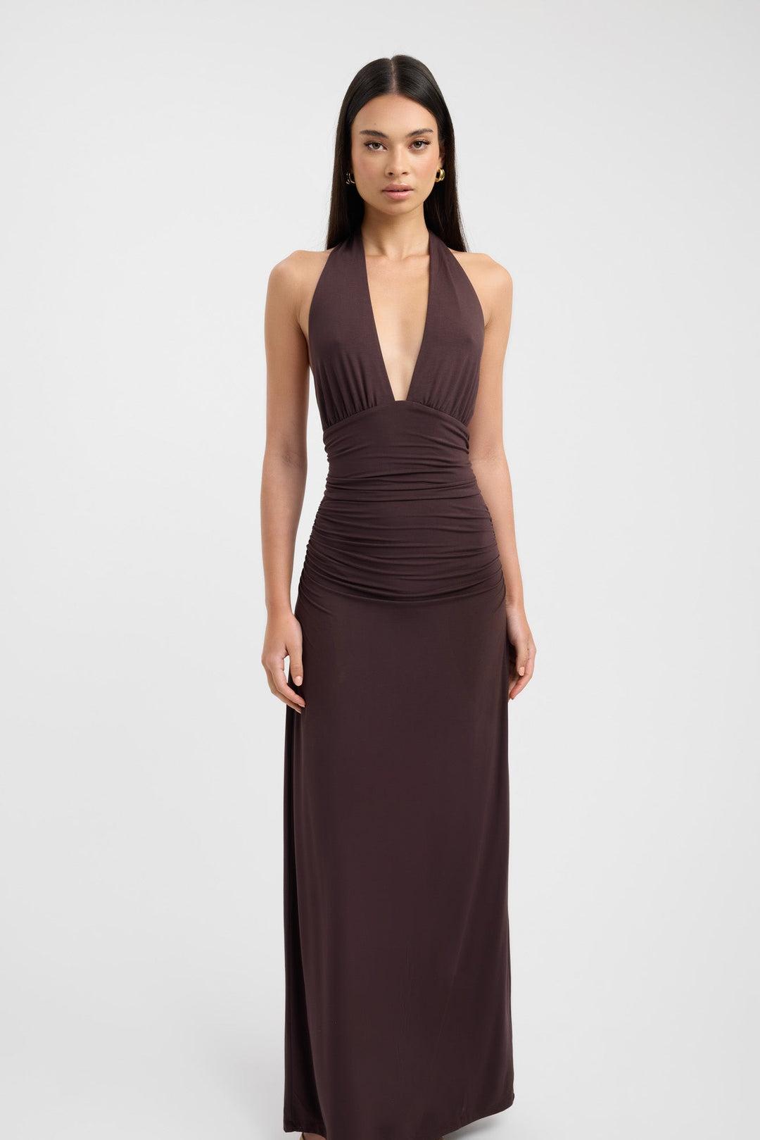 Lara – Elegante vestido maxi con profundo escote en V
