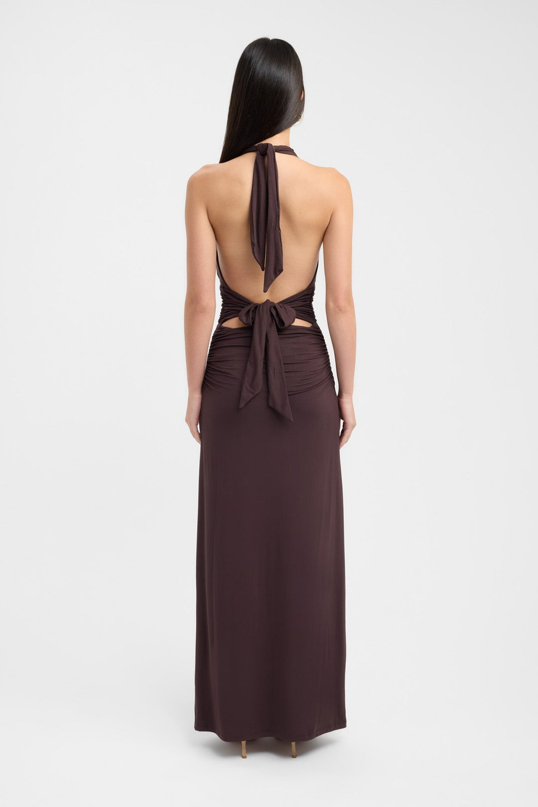 Lara – Elegante vestido maxi con profundo escote en V