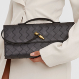 Clutch Melanie con Elegante Detalle de Nudo Dorado