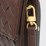 Clutch Melanie con Elegante Detalle de Nudo Dorado