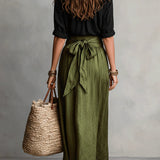 Vanessa - Camiseta Negra y Falda Midi en Verde Oliva